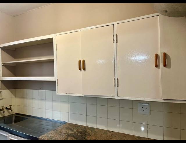 5 BEDROOM APARTMENT FOR SALE IN SUNNYSIDE